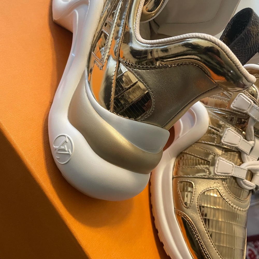 White and gold arch light sneaker - Picture 4 of 5